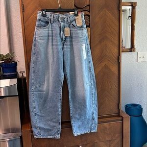 Levi’s Cinch Barrel Jeans NWT